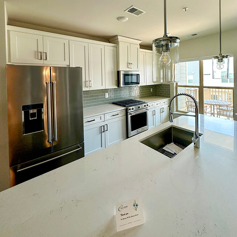 clean-kitchen-with-note